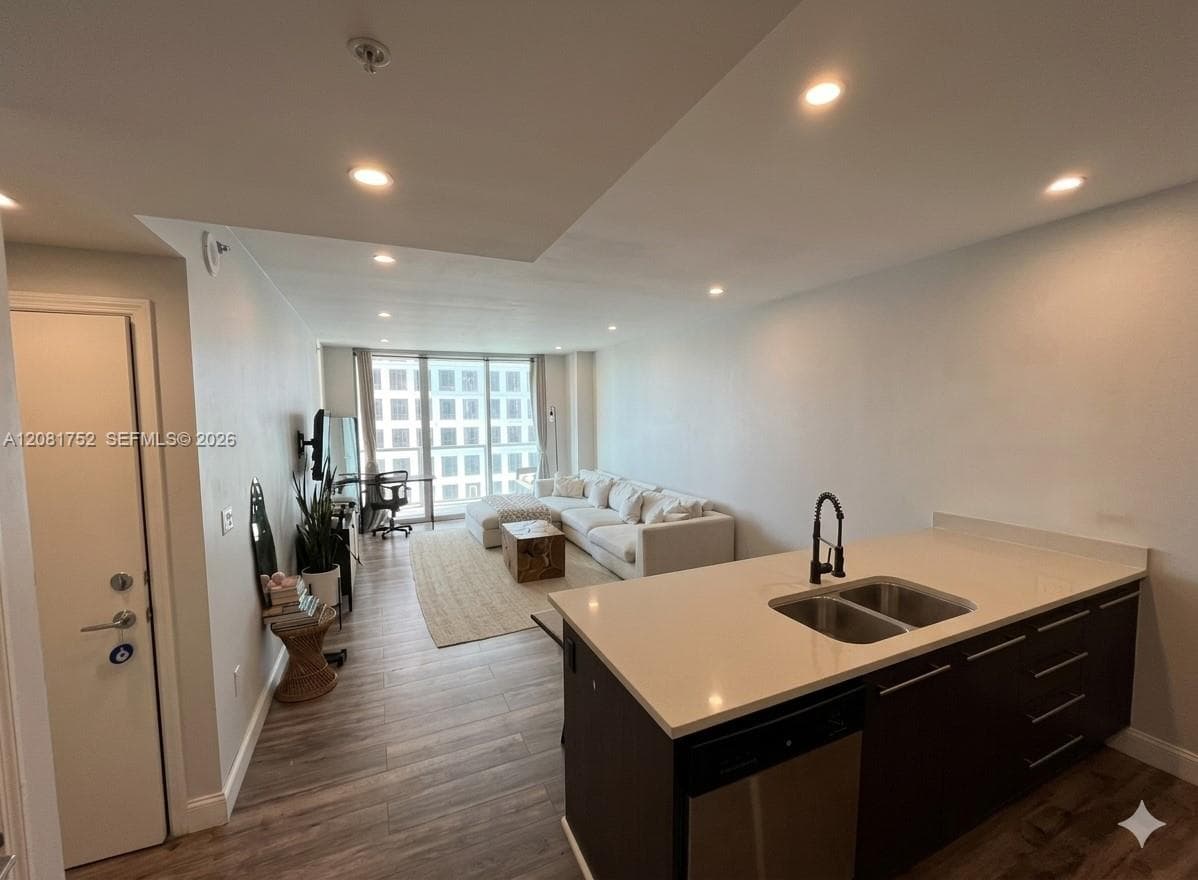 500 Brickell Ave # 1806, Miami, FL 33131 photo 3