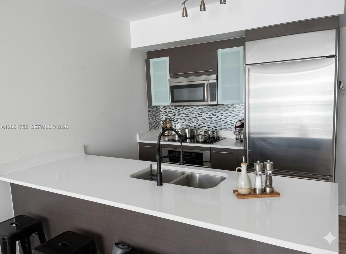 500 Brickell Ave # 1806, Miami, FL 33131