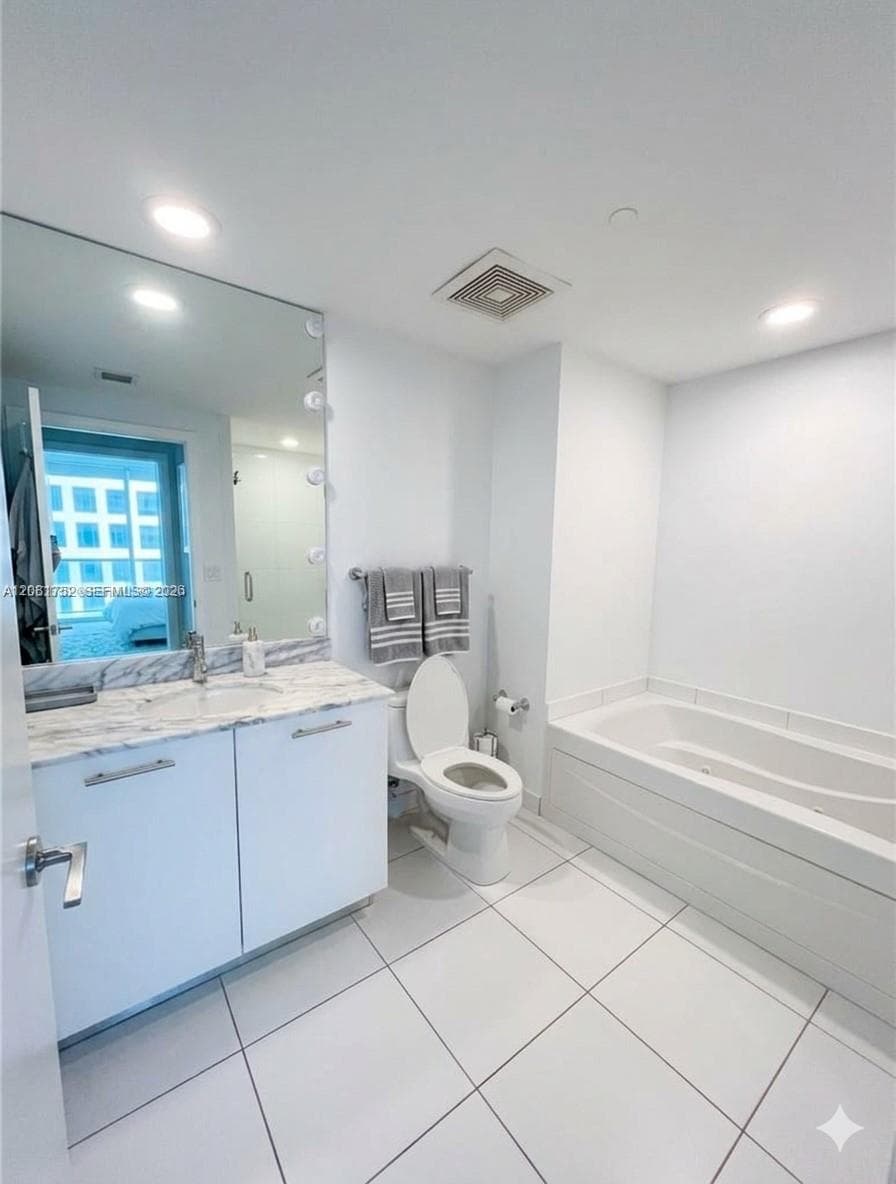 500 Brickell Ave # 1806, Miami, FL 33131 photo 9