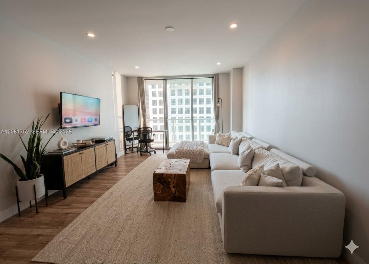 500 Brickell Ave # 1806, Miami, FL 33131 photo 4