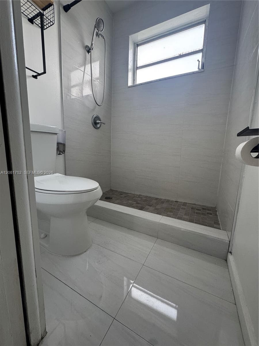 1975 NE 135th St # 3E, North Miami, FL 33181 photo 4