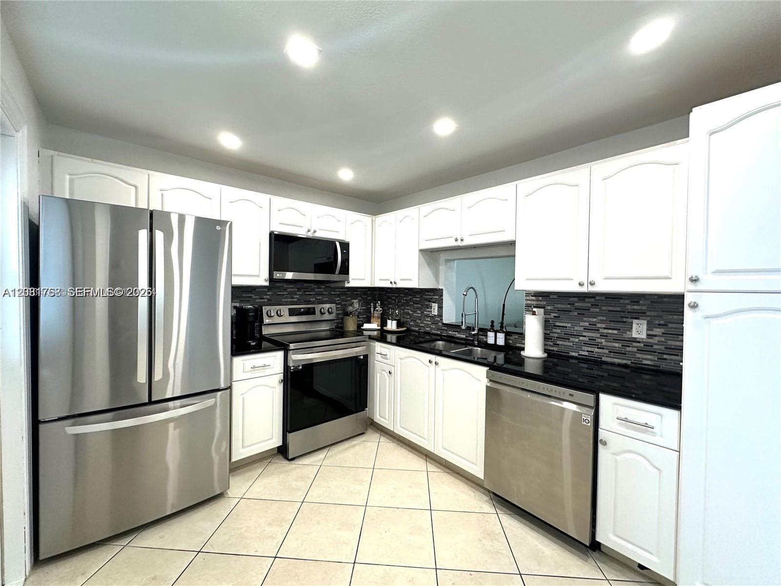 620 NE 12th Ave # 102, Hallandale Beach, FL 33009 photo 4