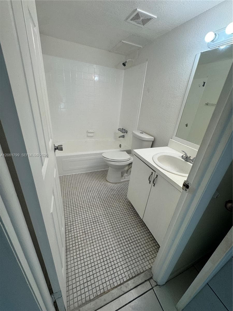 5755 W 20th Ave # 201, Hialeah, FL 33012 photo 7