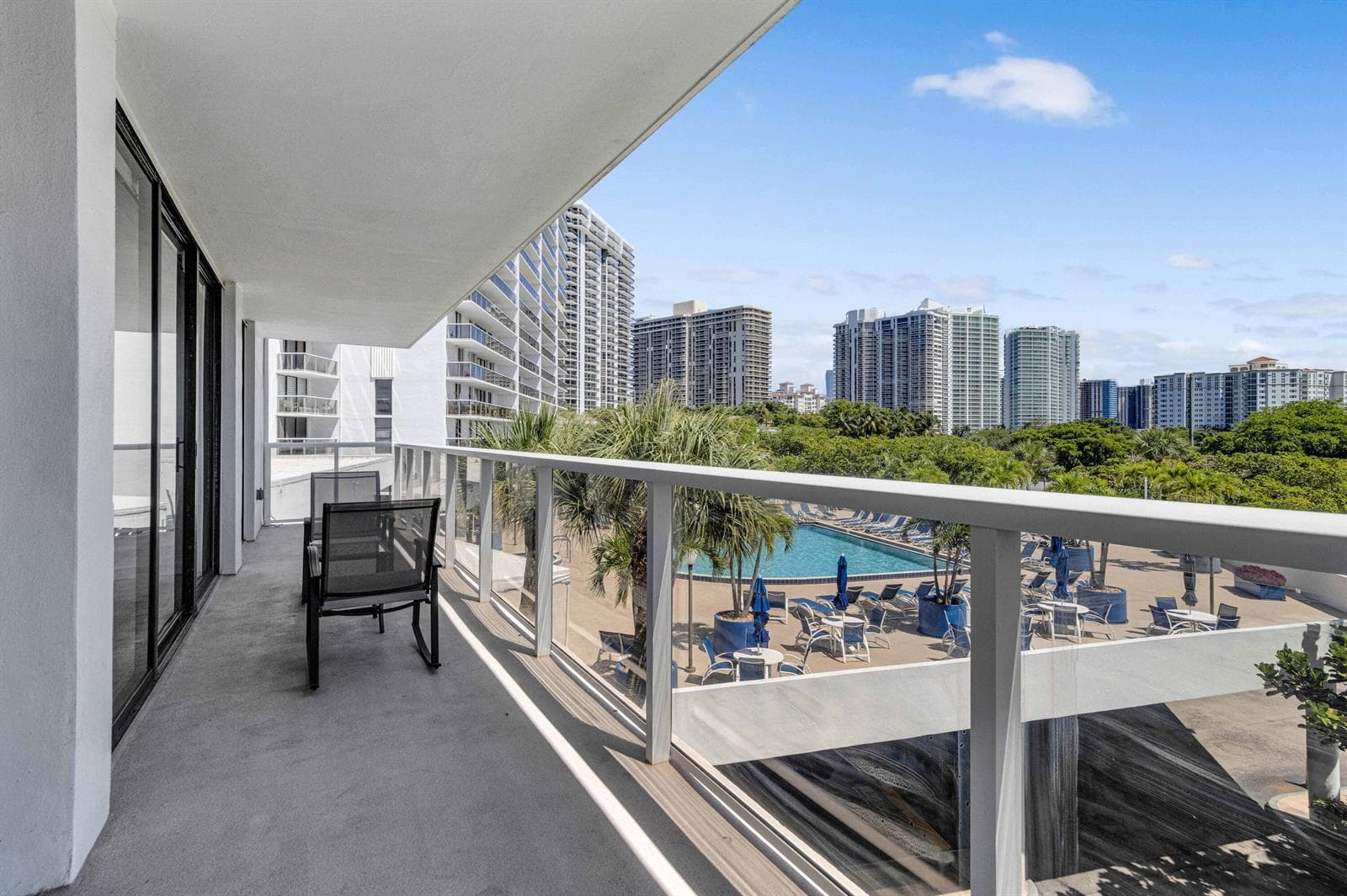 3701 N COUNTRY CLUB Drive # 404, Aventura, FL 33180 photo 2