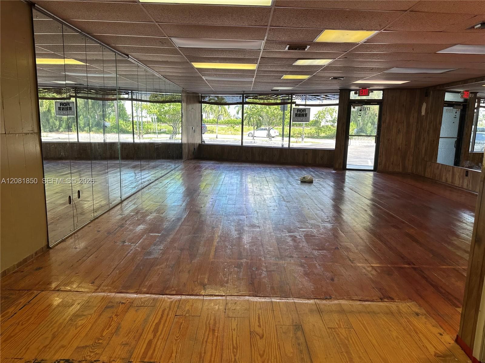 17122 W Dixie Hwy, North Miami Beach, FL 33160 photo 2