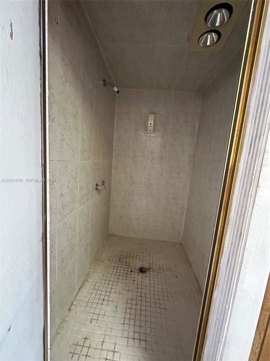 17122 W Dixie Hwy, North Miami Beach, FL 33160 photo 8