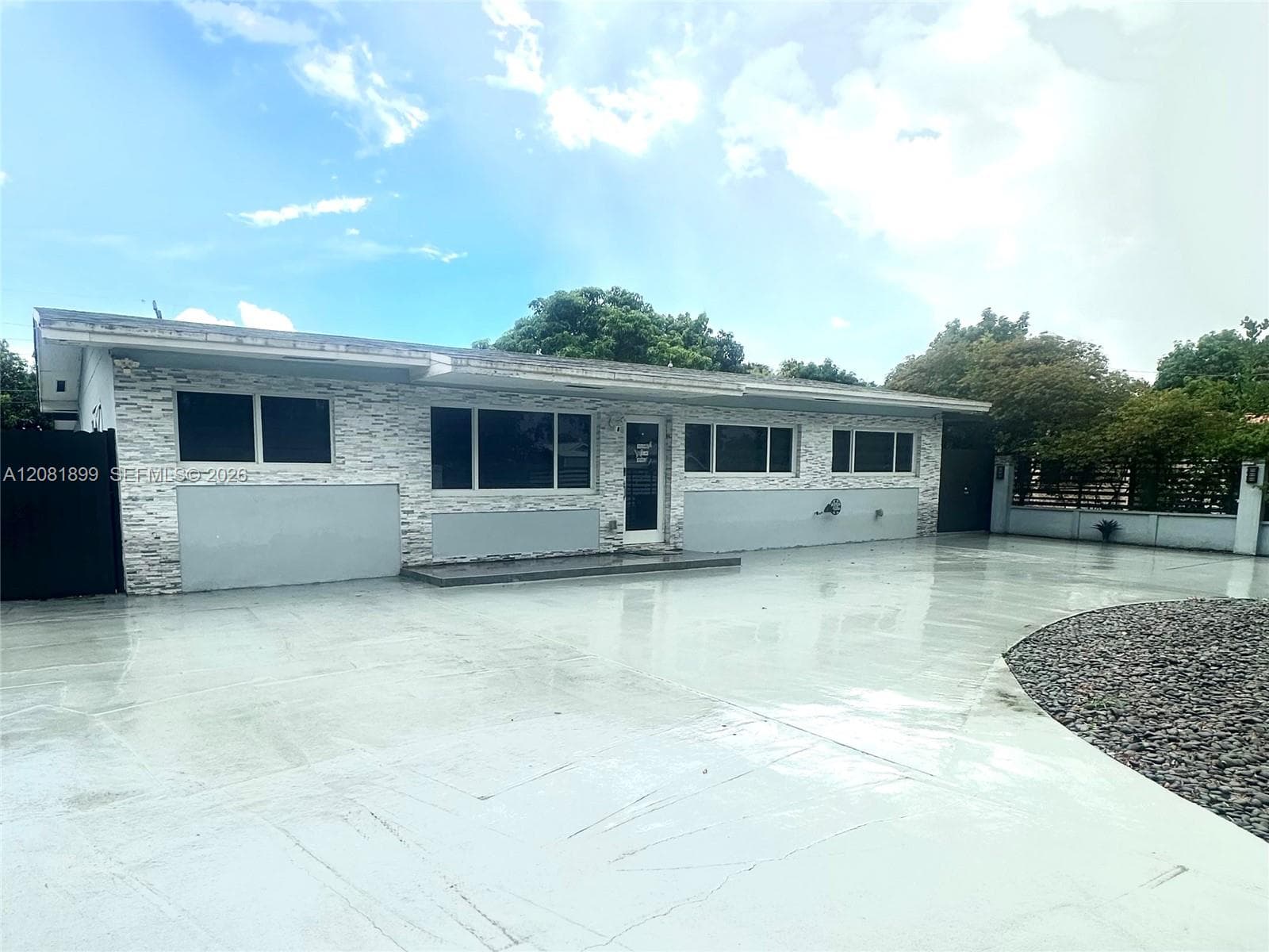 6605 W 6th Ave # 0, Hialeah, FL 33012 photo 2