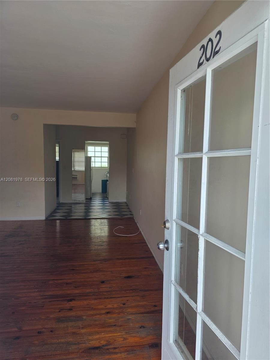 635 8th St # 202, Miami Beach, FL 33139 photo 2