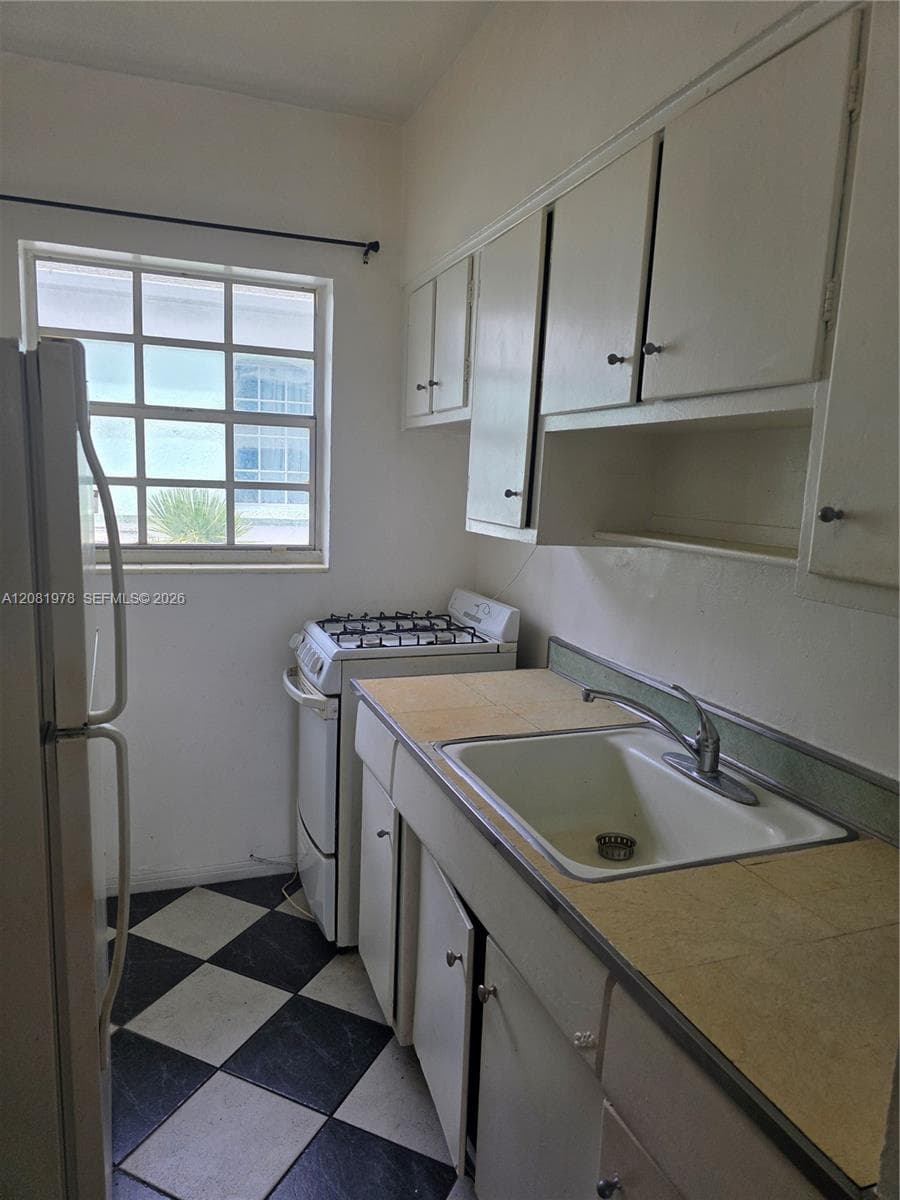 635 8th St # 202, Miami Beach, FL 33139 photo 6