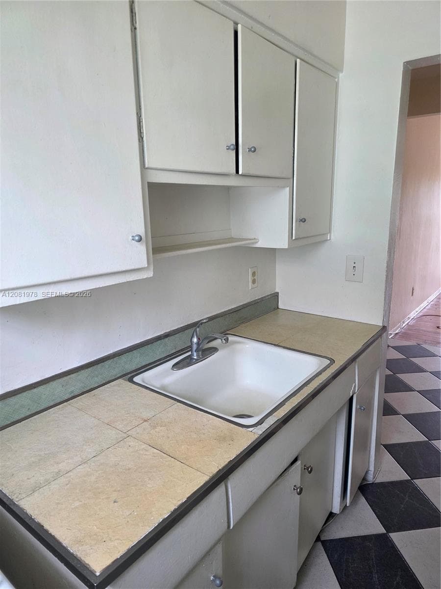 635 8th St # 202, Miami Beach, FL 33139 photo 5