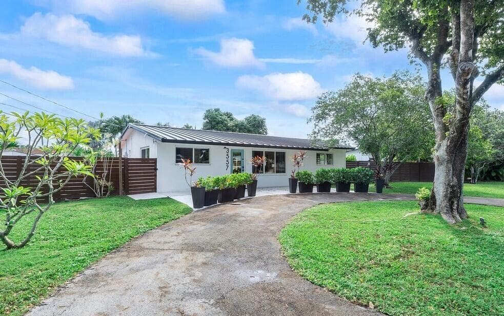 3557 LLOYD Drive, Oakland Park, FL 33309
