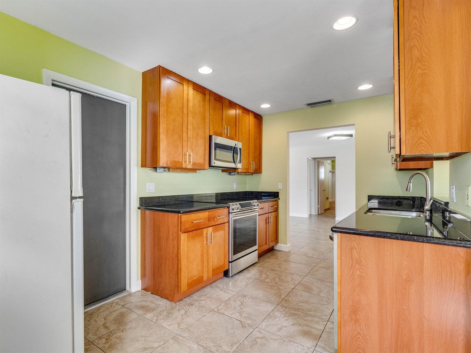 2016 SW Golf Lane SW, Boynton Beach, FL 33426 photo 3