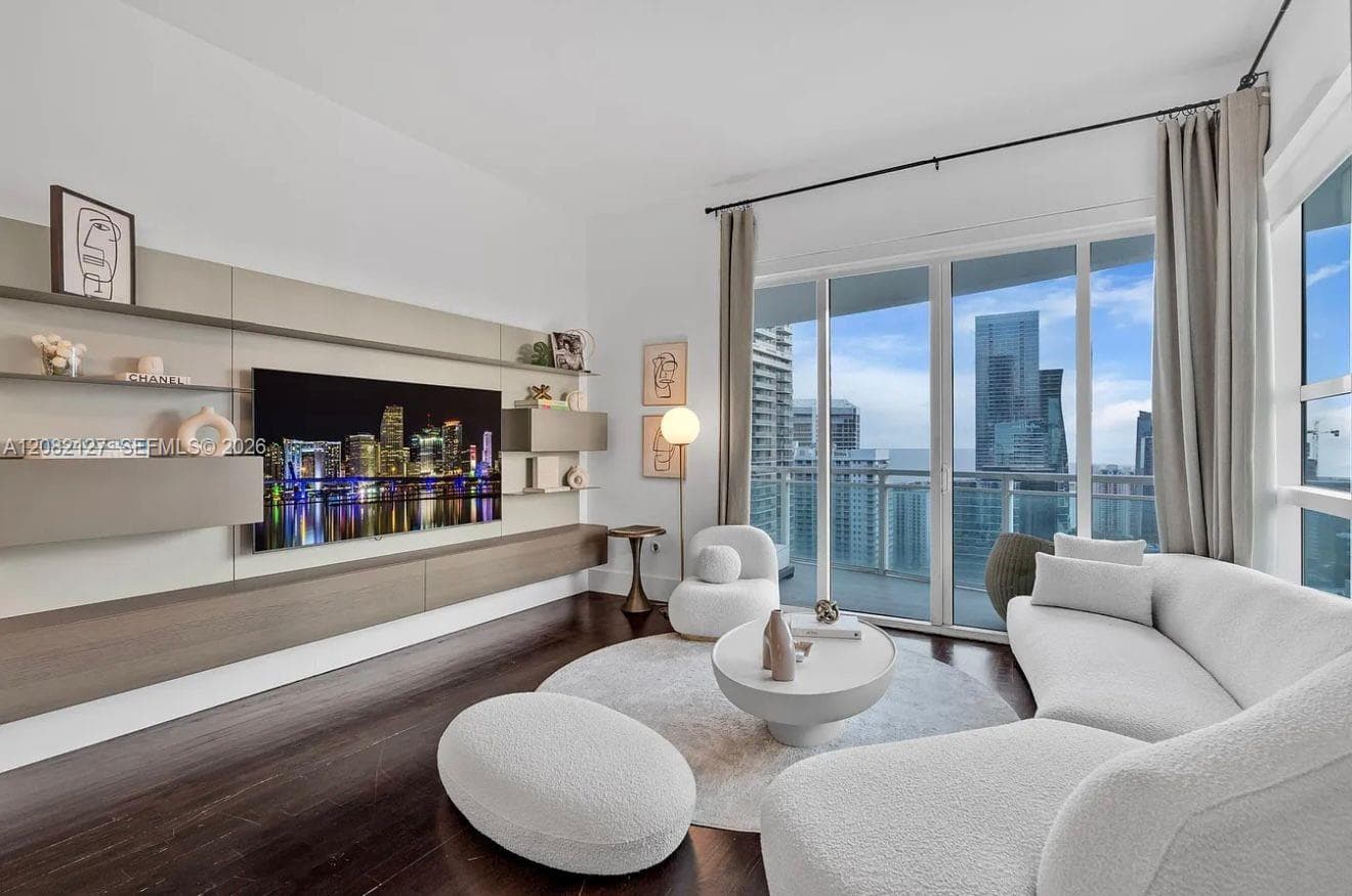 951 Brickell Ave # 4111, Miami, FL 33131