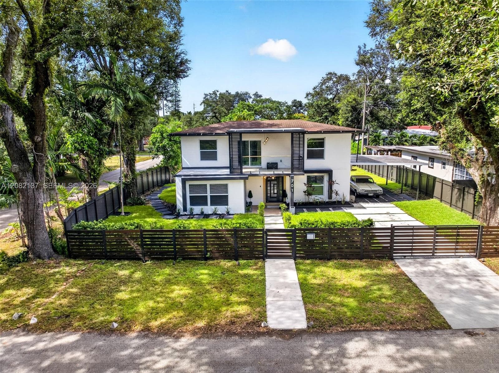 701 NE 164th St, Miami, FL 33162 photo 2