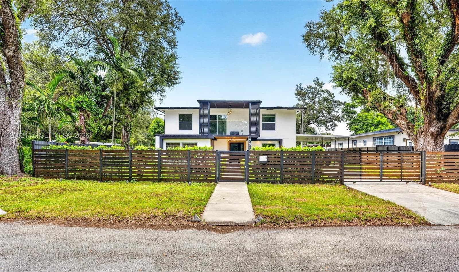 701 NE 164th St, Miami, FL 33162 photo 10