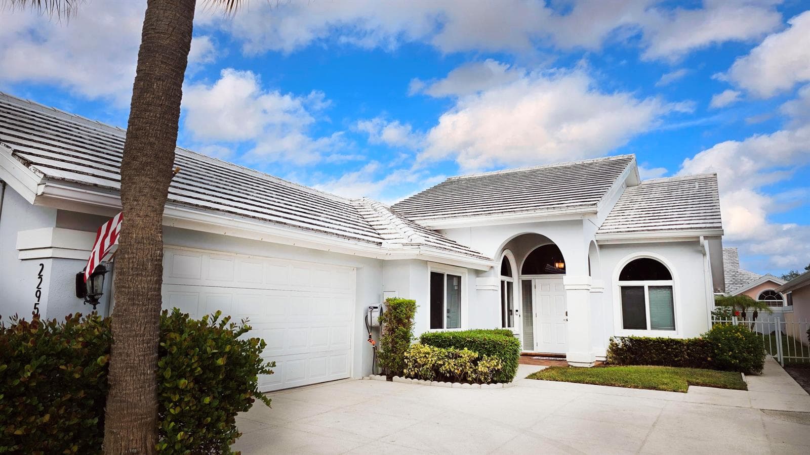 2295 Saratoga Lane, West Palm Beach, FL 33409 photo 2
