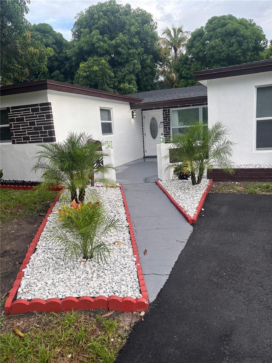 7320 Shalimar St, Miramar, FL 33023 photo 2