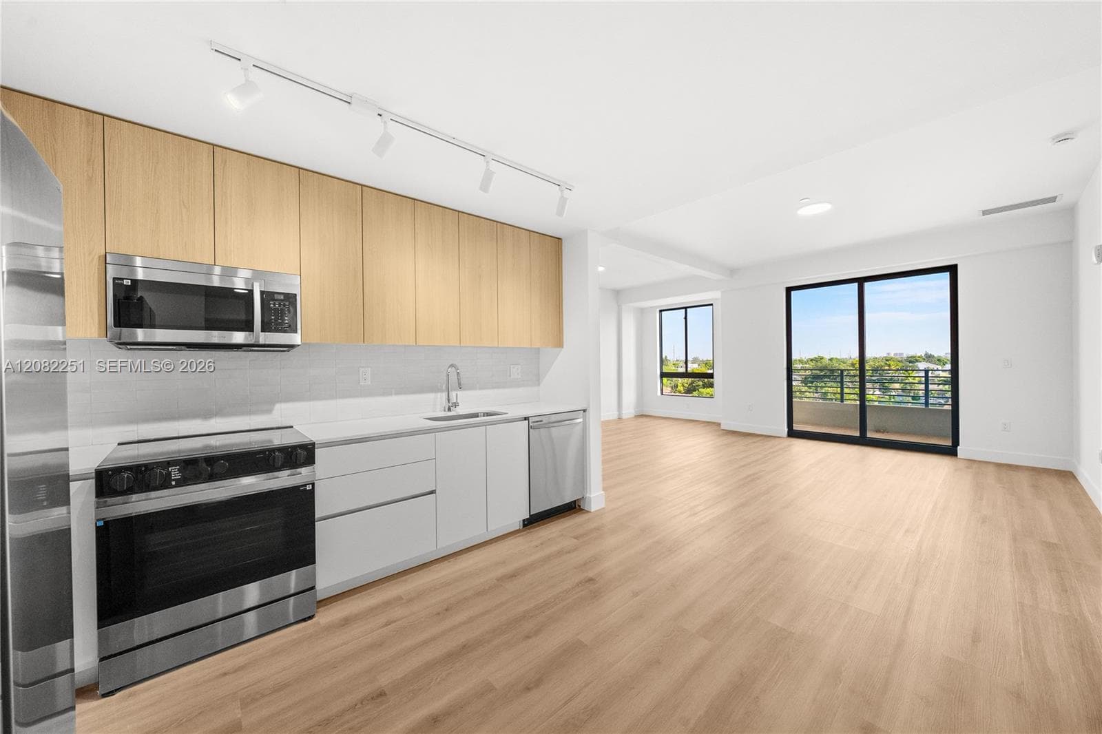 215 SE 4th St # 202, Hallandale Beach, FL 33009 photo 2