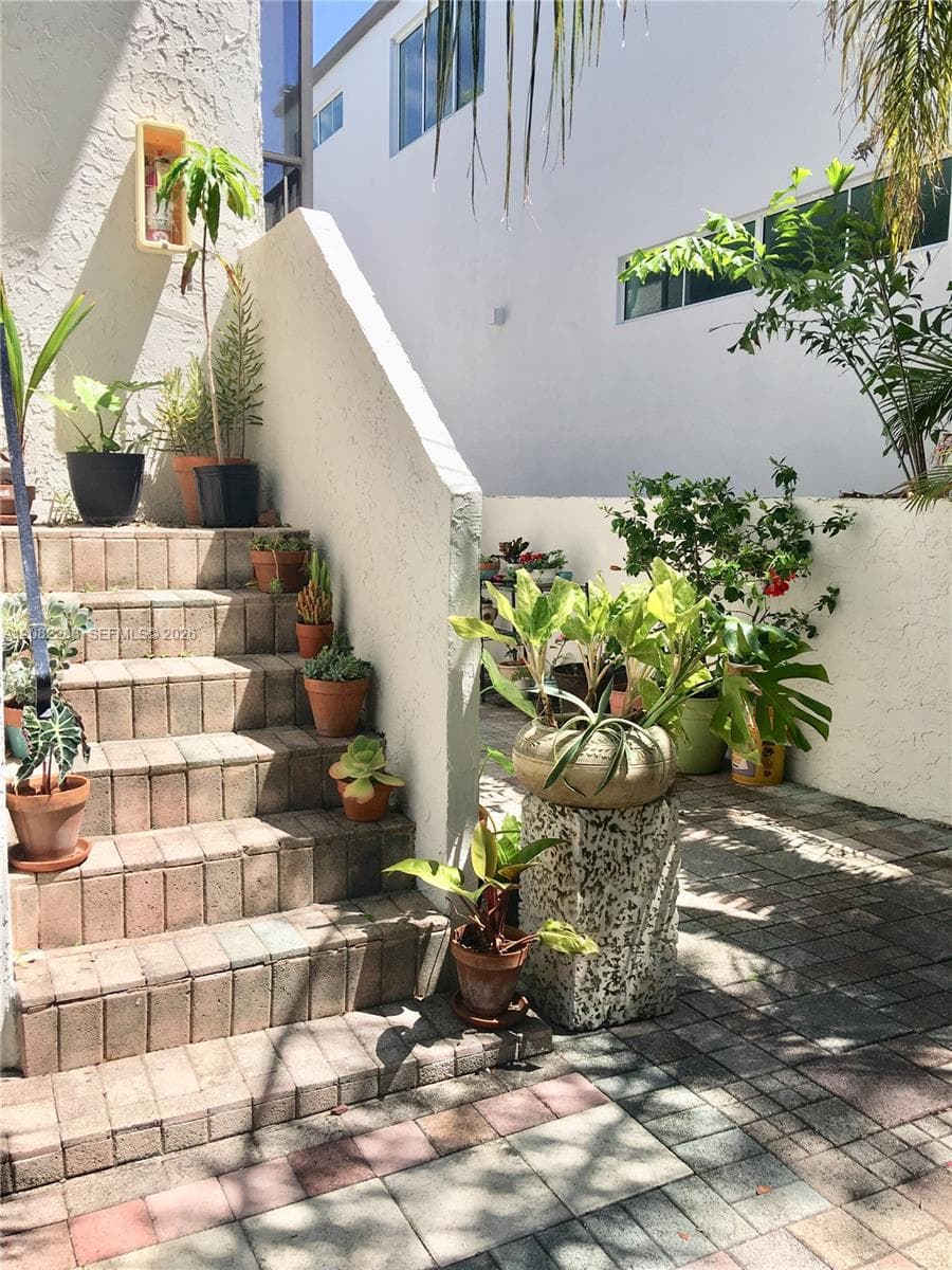 3203 Mary St # 4, Miami, FL 33133 photo 2