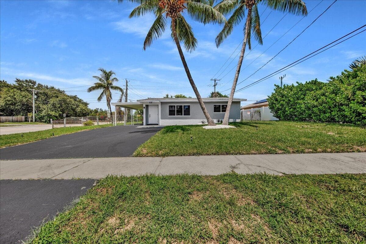 11 NE 28TH Court, Boynton Beach, FL 33435 photo 2
