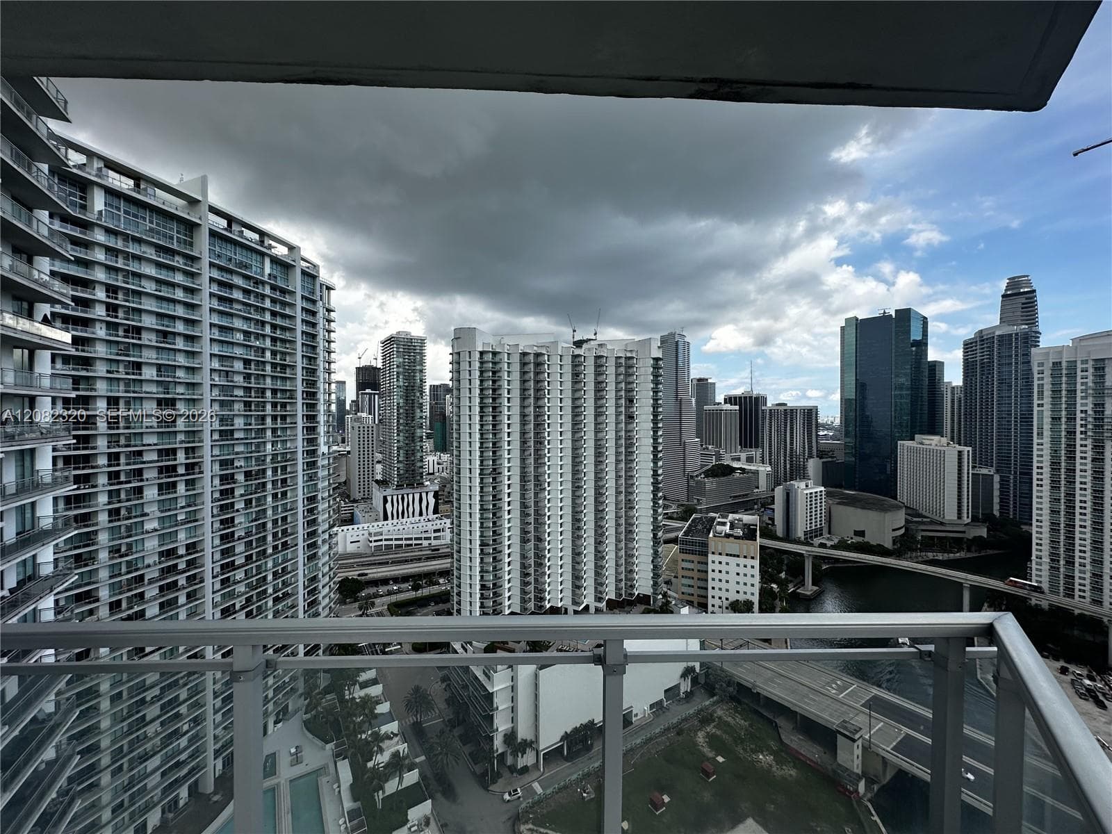 92 SW 3rd St # 3501, Miami, FL 33130 photo 4