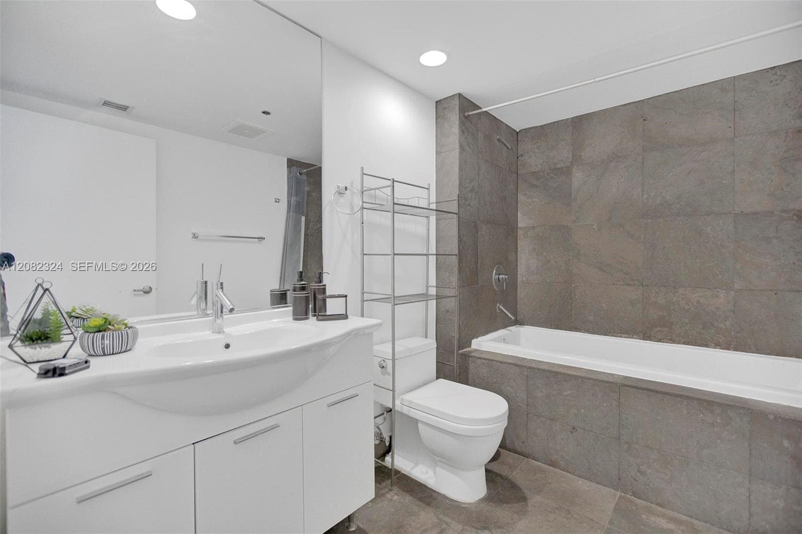 475 Brickell Ave # 5010, Miami, FL 33131 photo 12
