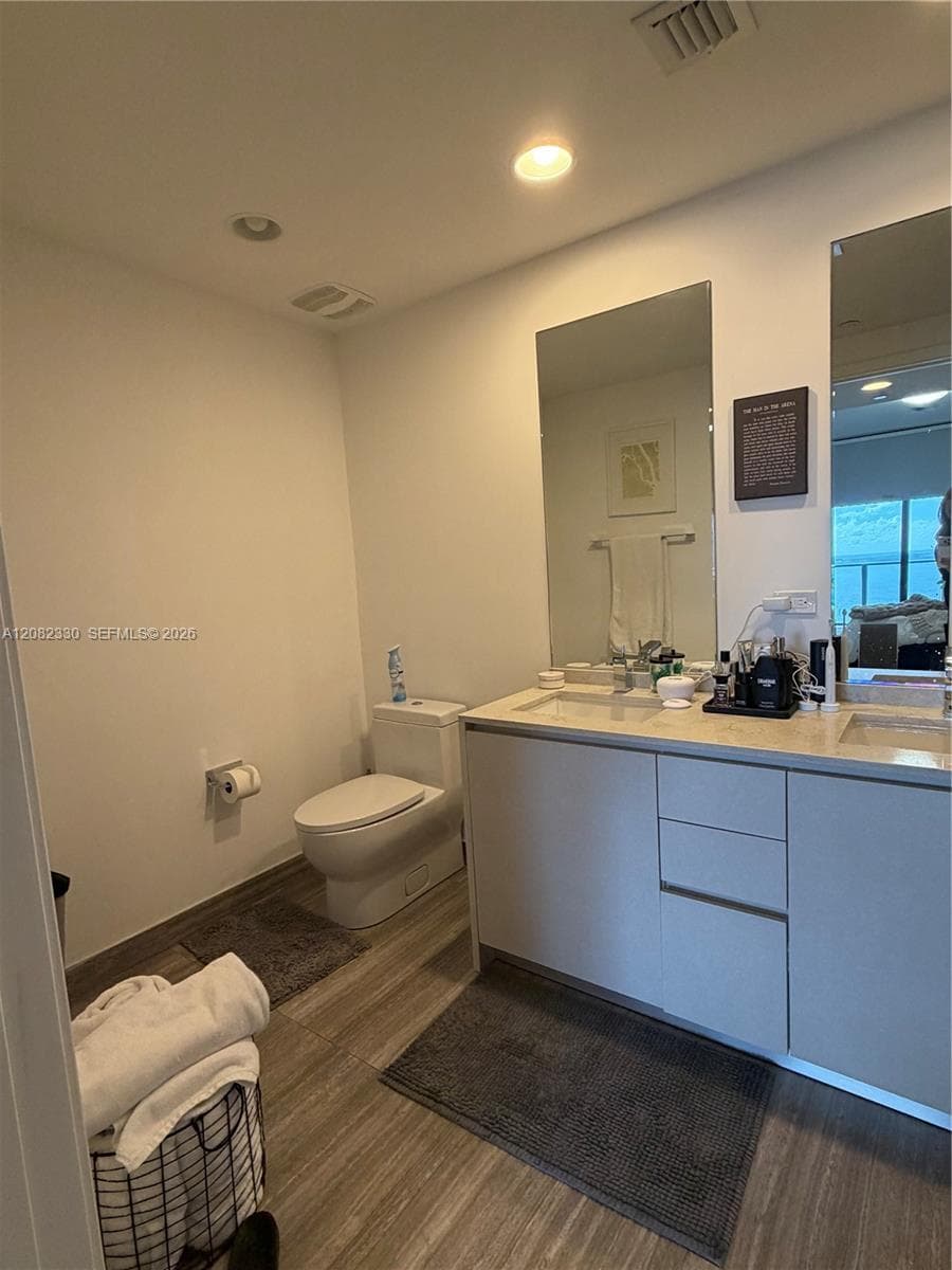 1010 Brickell Ave # 2302, Miami, FL 33131 photo 9