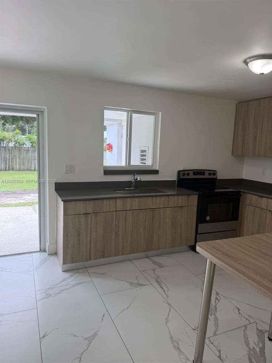 2542 NE 182nd St # 2542, North Miami Beach, FL 33160 photo 2