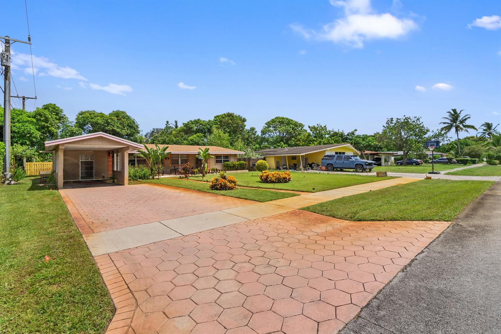 316 NW 44th Avenue, Plantation, FL 33317 photo 2
