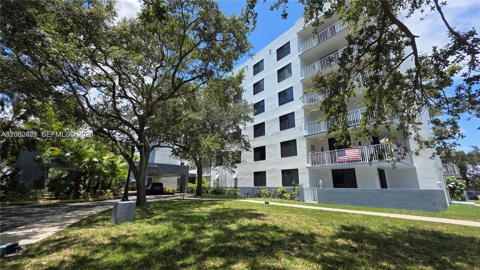 901 Hillcrest Dr # 215, Hollywood, FL 33021 photo 2