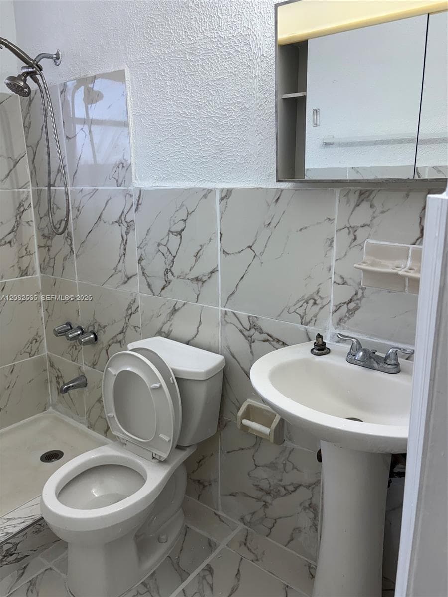 1125 SE 9th Ave # 4, Hialeah, FL 33010 photo 13