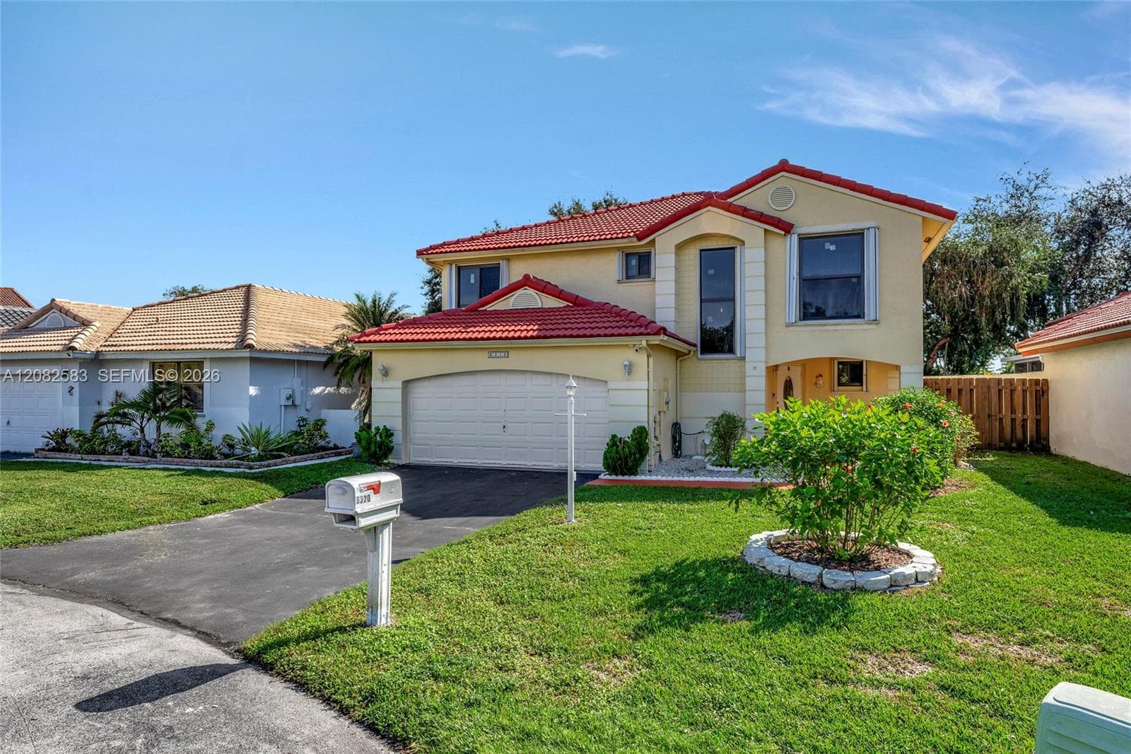 6320 Plymouth Ln, Davie, FL 33331 photo 2