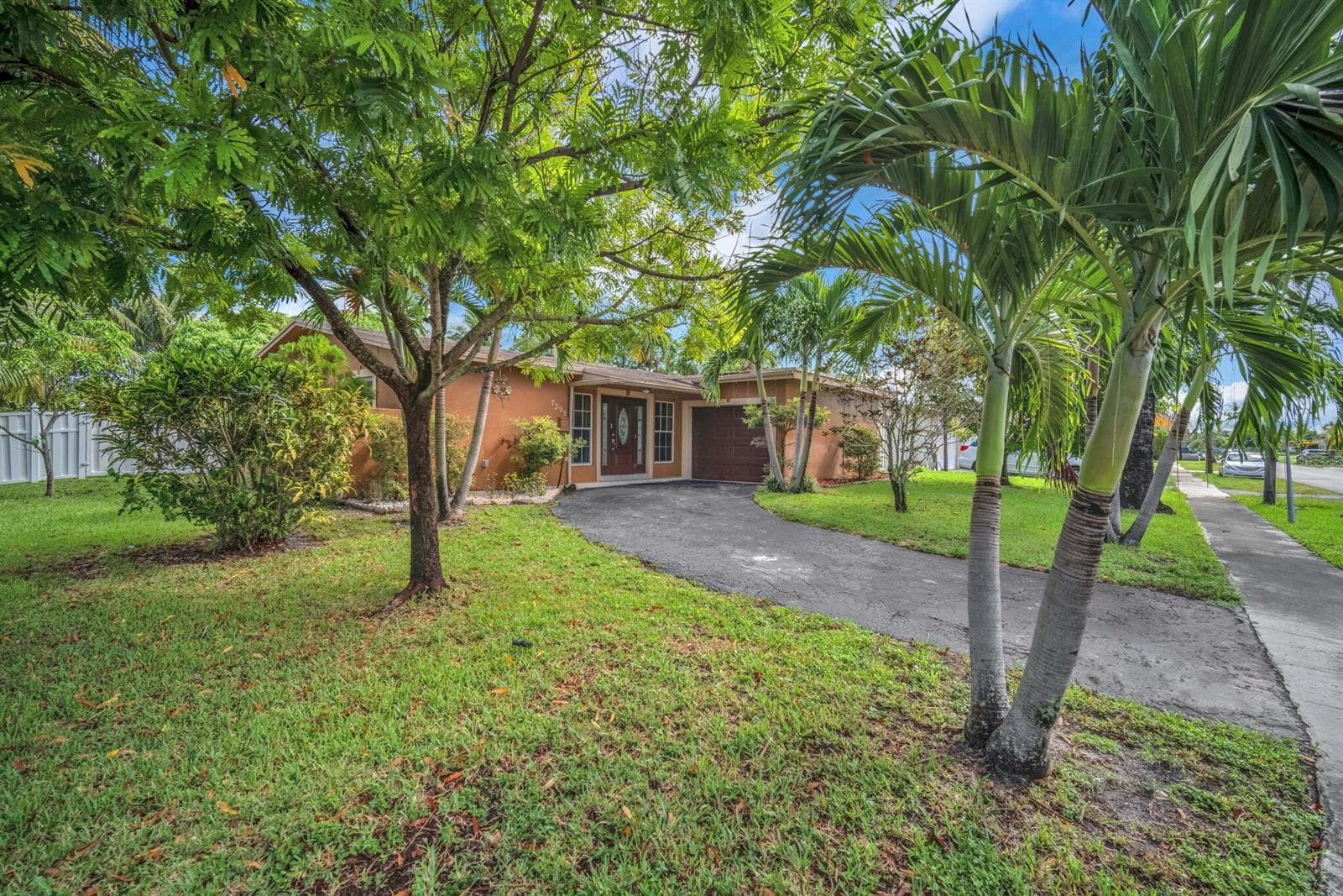 7399 NW 20TH Court, Sunrise, FL 33313 photo 2