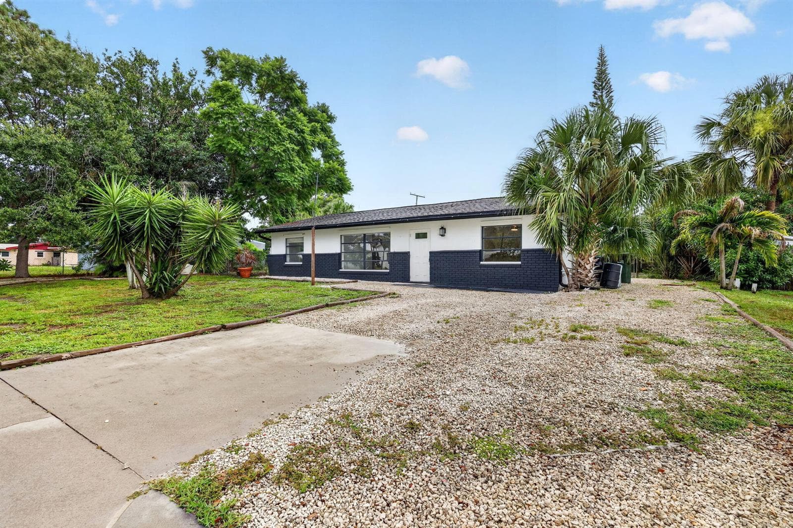 820 E 13TH Street, Stuart, FL 34994 photo 2