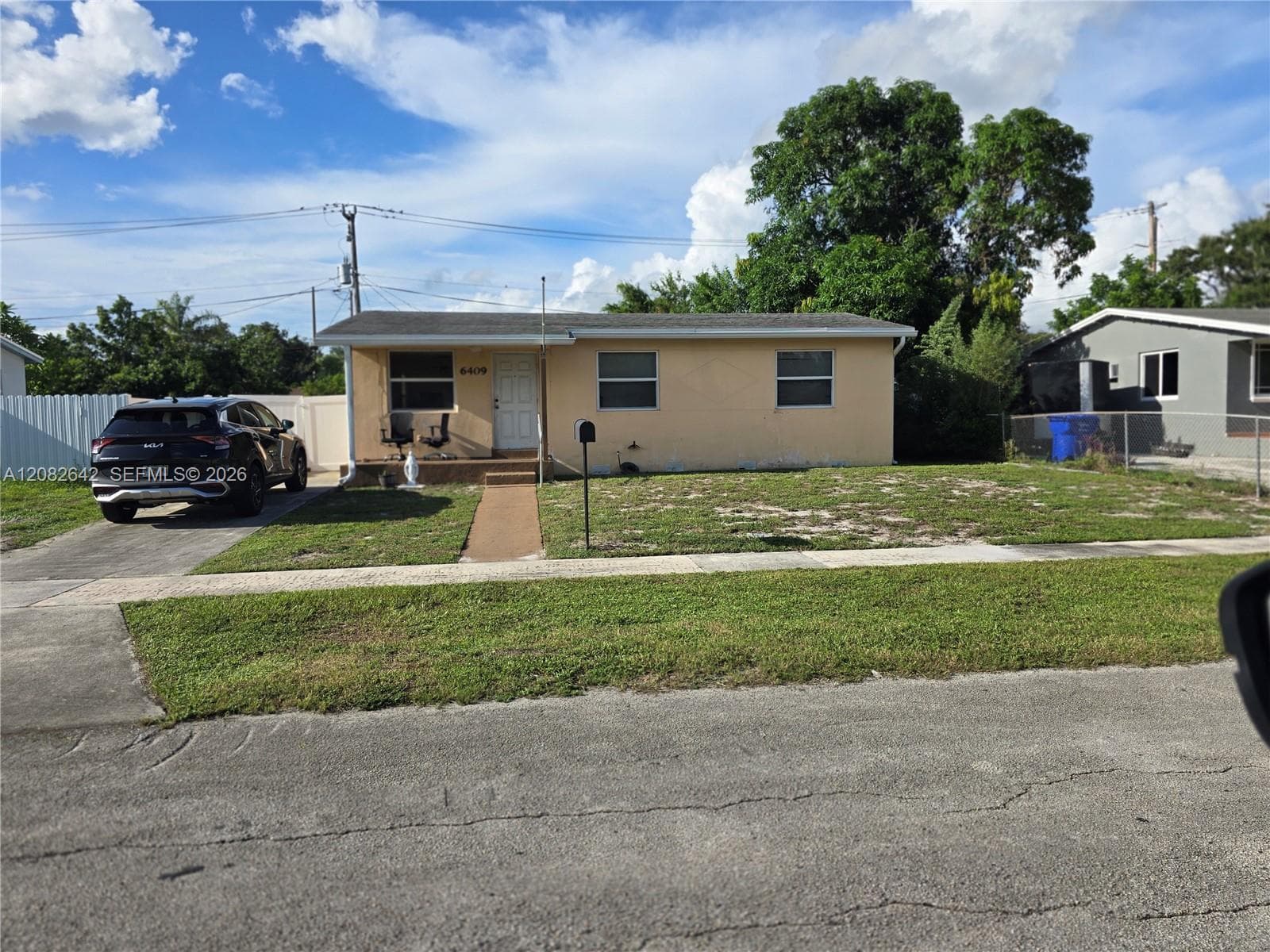 6409 Franklin St, Hollywood, FL 33024 photo 2