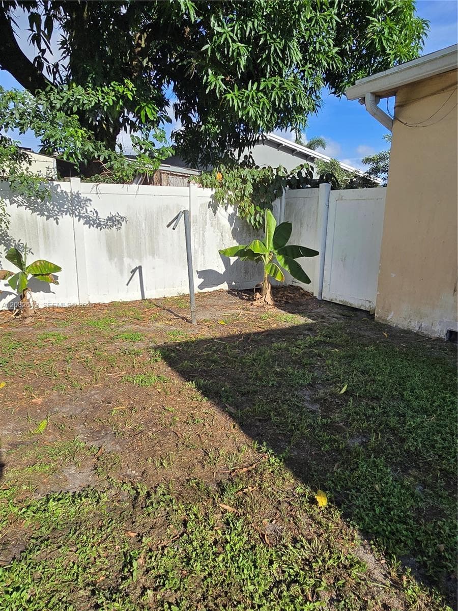 6409 Franklin St, Hollywood, FL 33024 photo 5