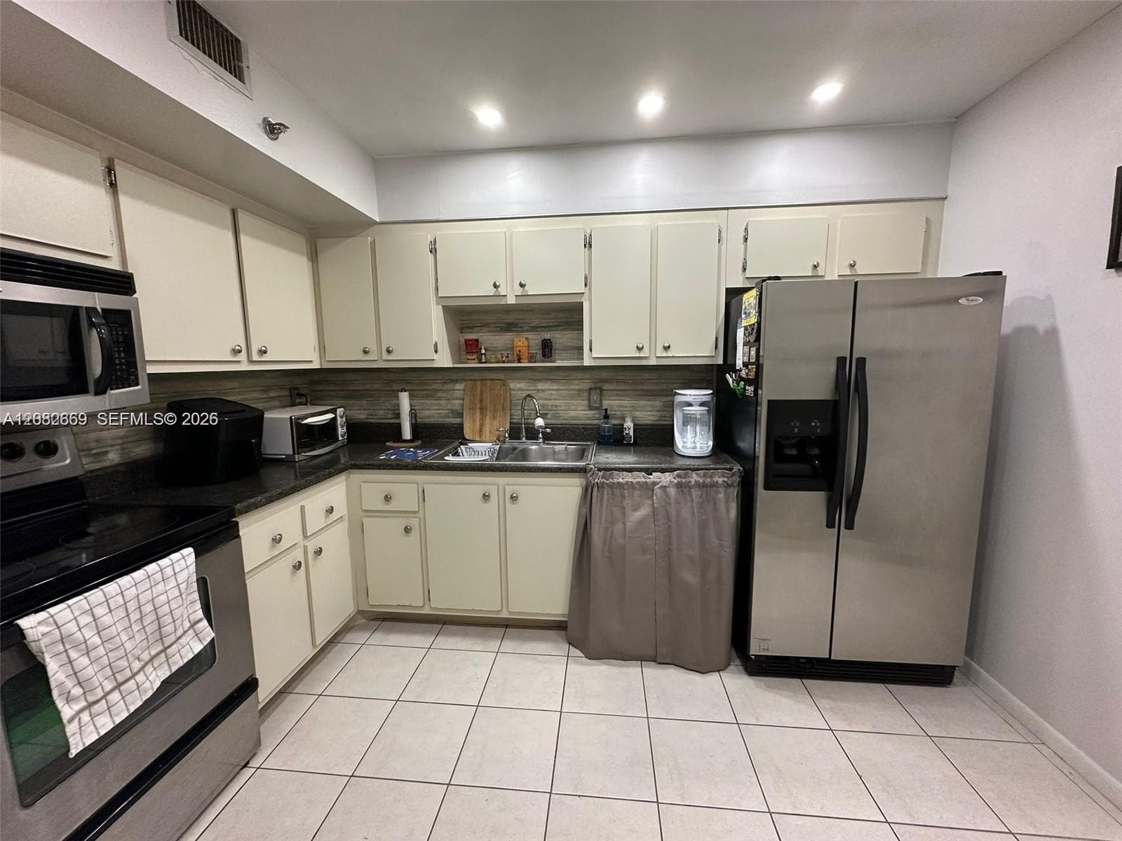 901 Hillcrest Dr # 215, Hollywood, FL 33021 photo 13