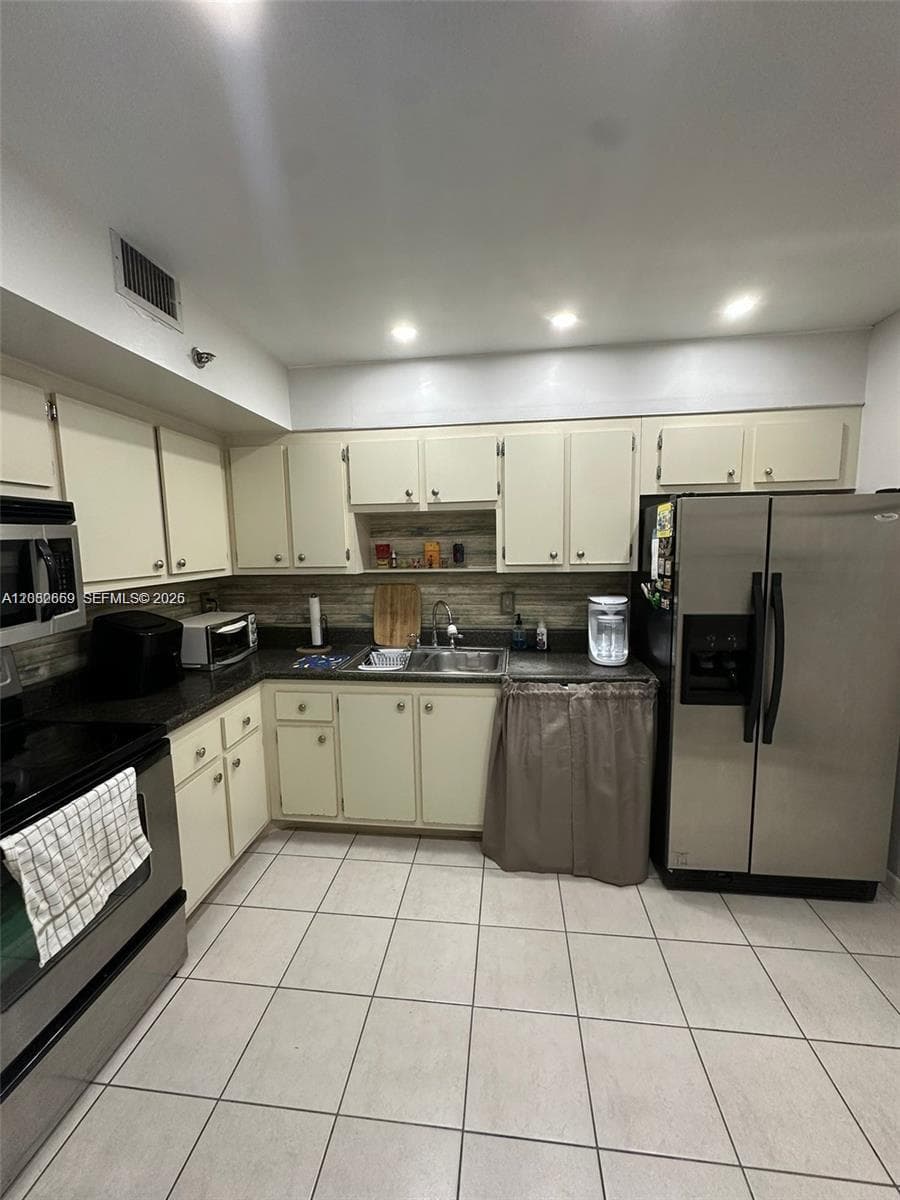 901 Hillcrest Dr # 215, Hollywood, FL 33021 photo 12