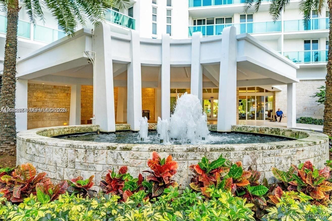 100 Bayview Dr # 1114, Sunny Isles Beach, FL 33160 photo 2