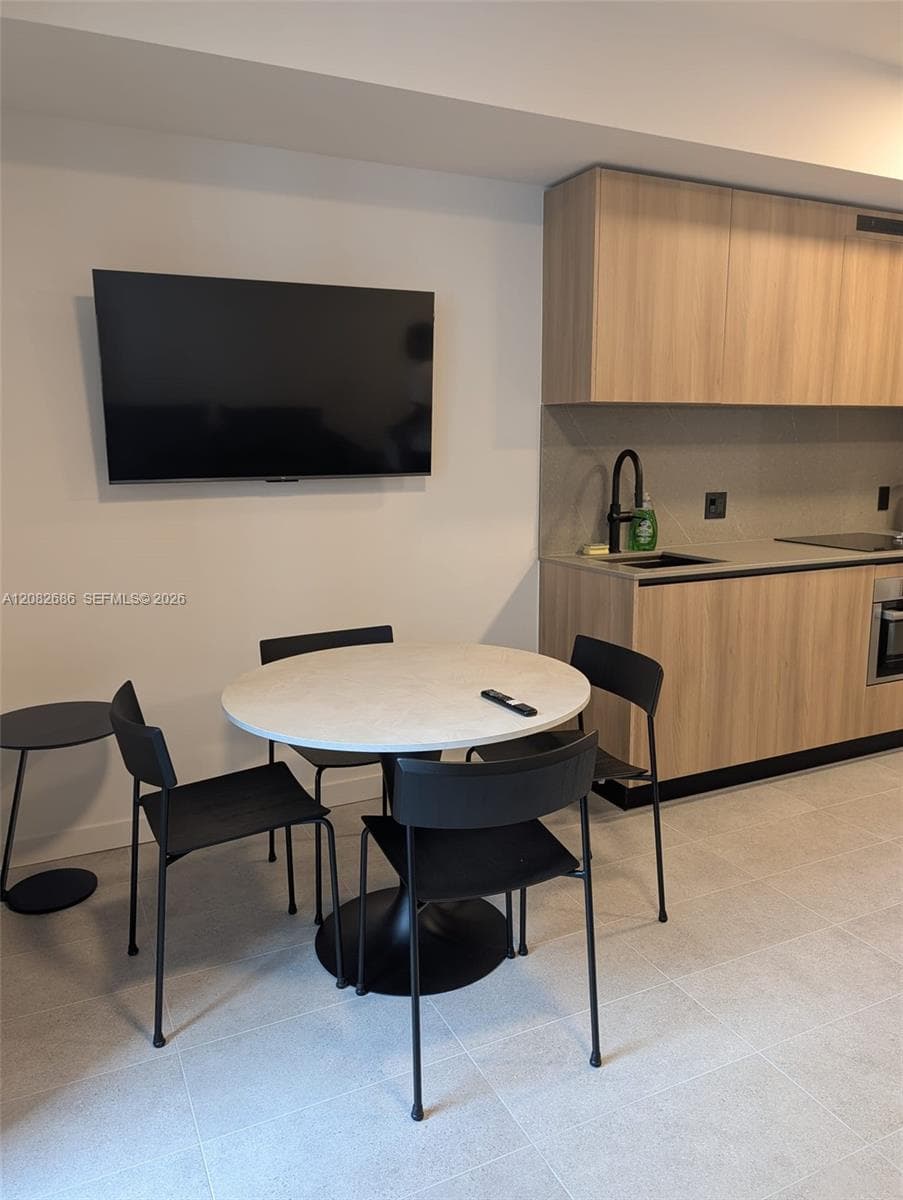 121 NE 5th St # 1209, Miami, FL 33132 photo 5