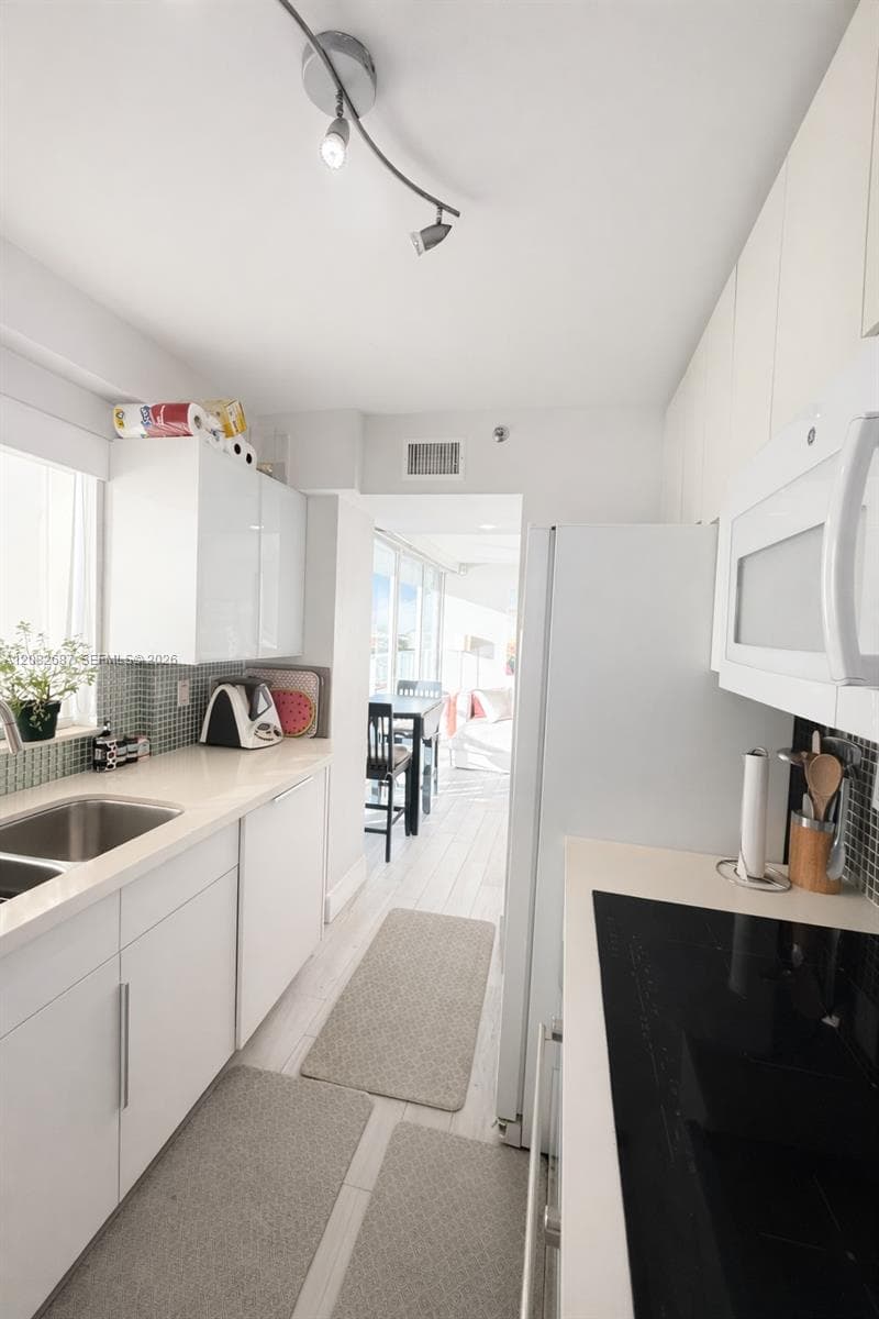 5900 Collins Ave # 1405, Miami Beach, FL 33140 photo 12