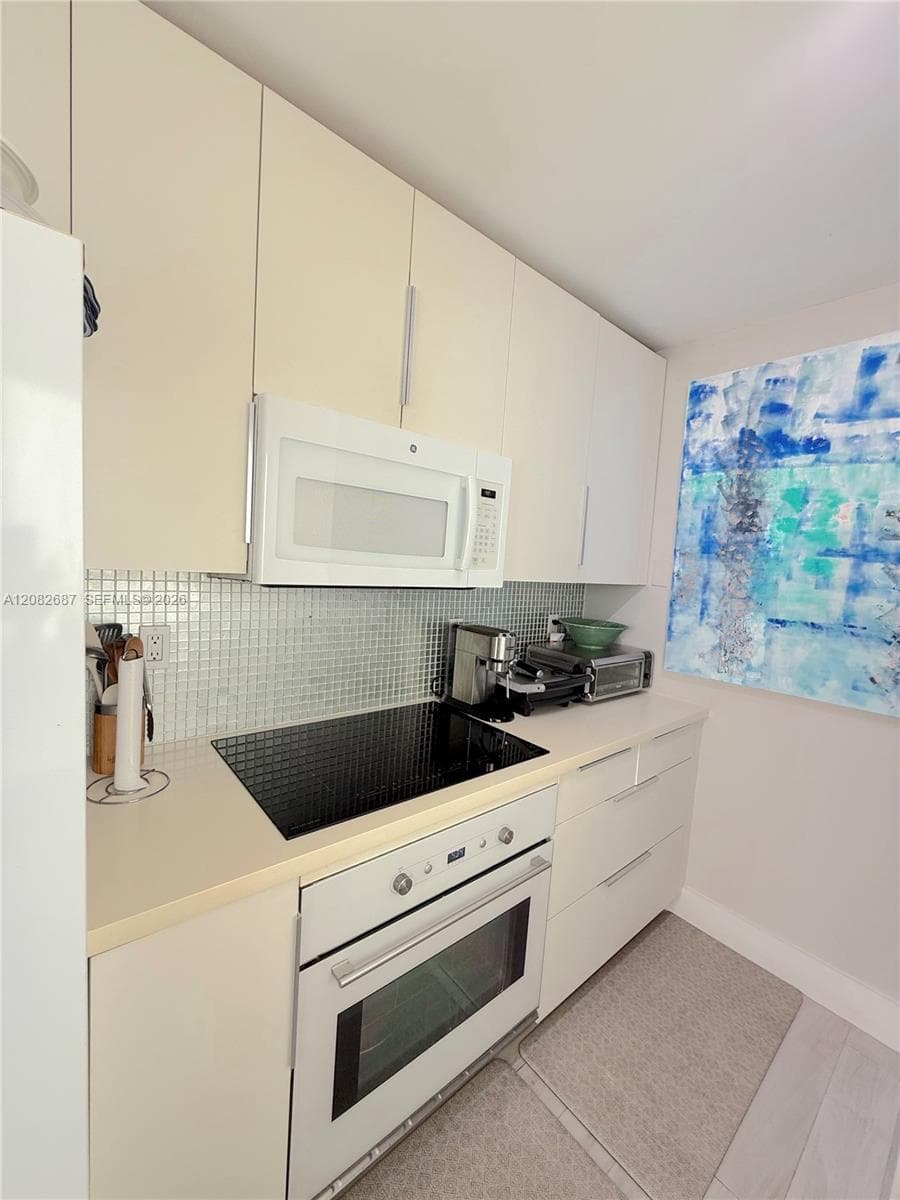 5900 Collins Ave # 1405, Miami Beach, FL 33140 photo 11