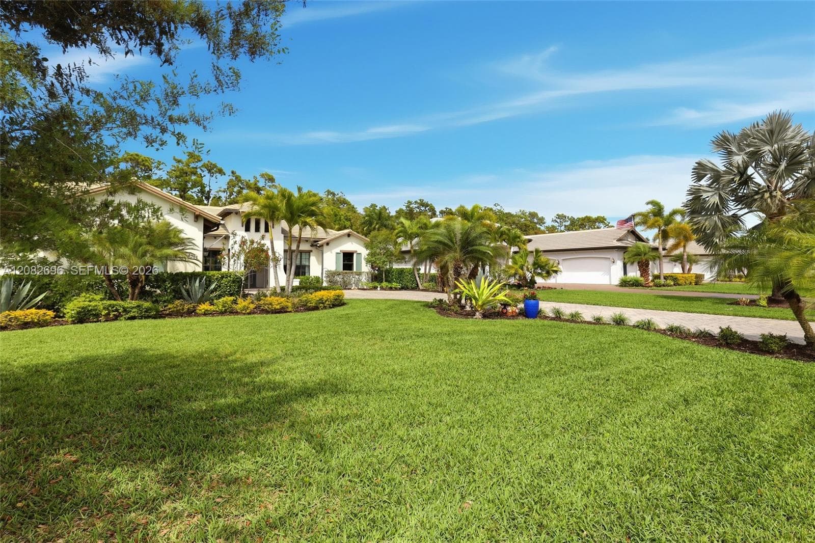 2303 Somerset Pl, Other City - In The State Of Florida, FL 34120 photo 5