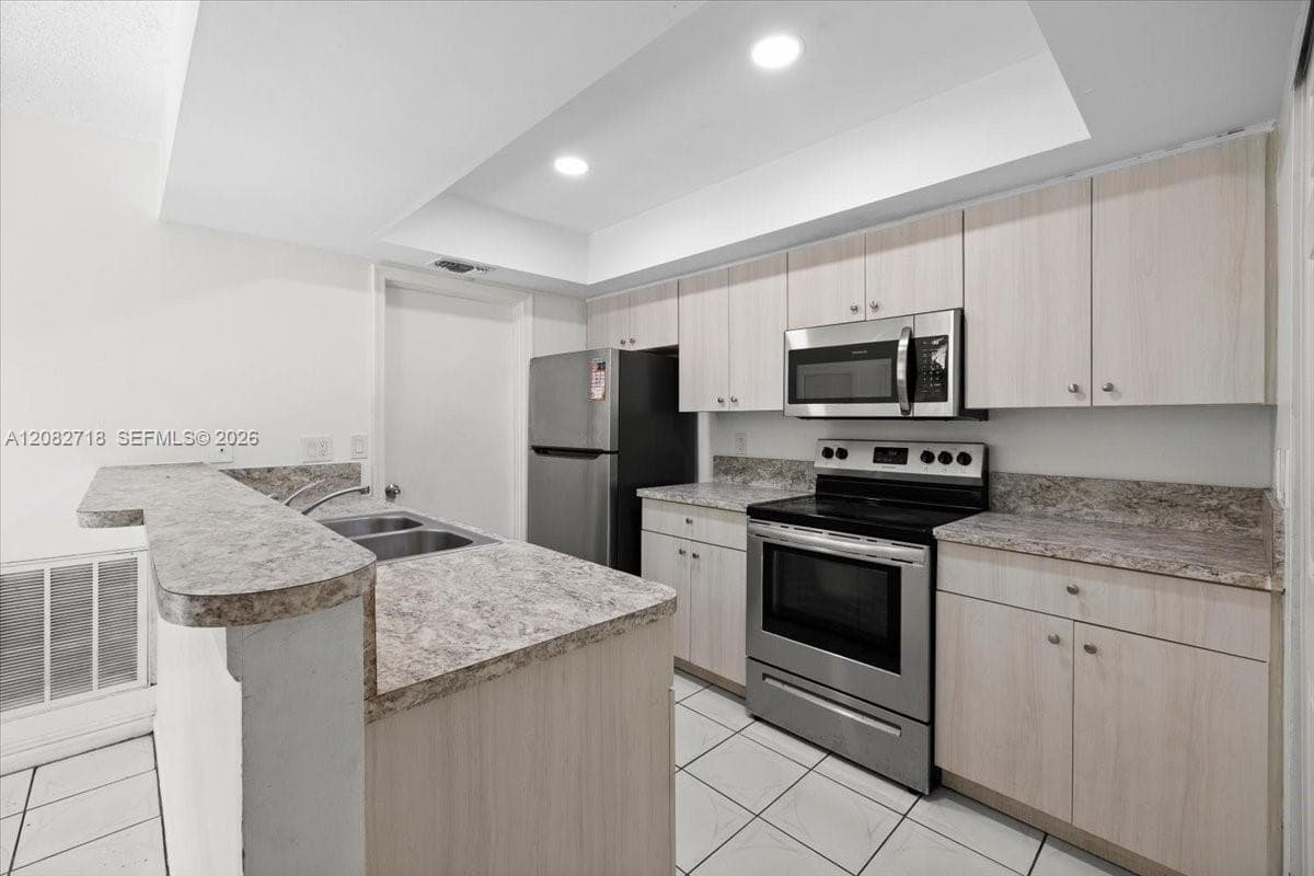 7425 SW 13th St, North Lauderdale, FL 33068 photo 2