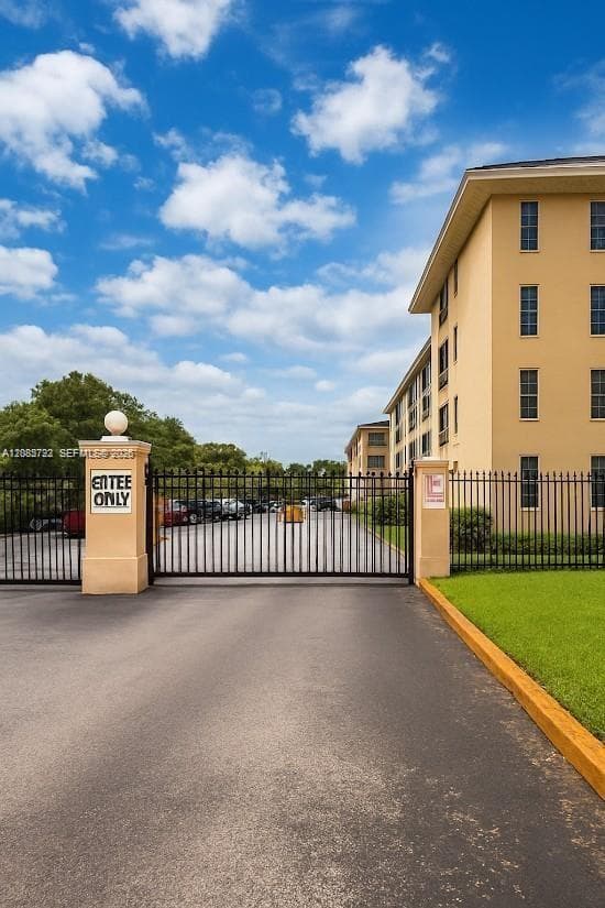 4848 NW 24th Ct # 203, Lauderdale Lakes, FL 33313