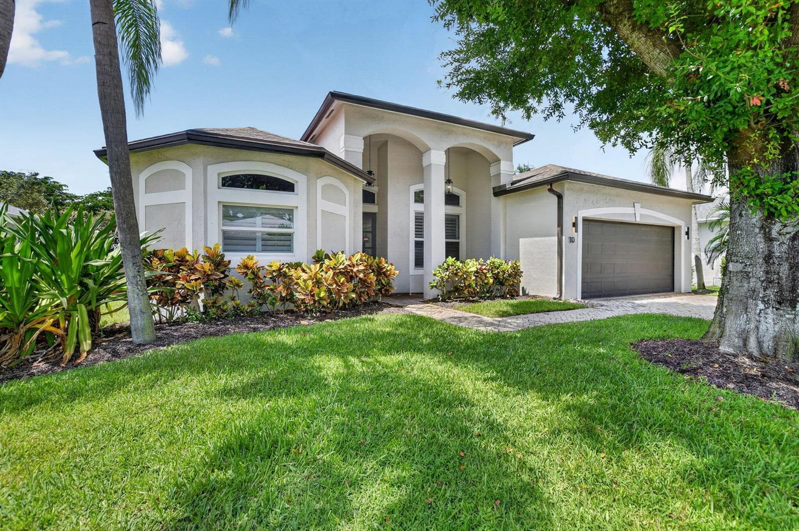 10 LAKE EDEN Drive, Boynton Beach, FL 33435 photo 2