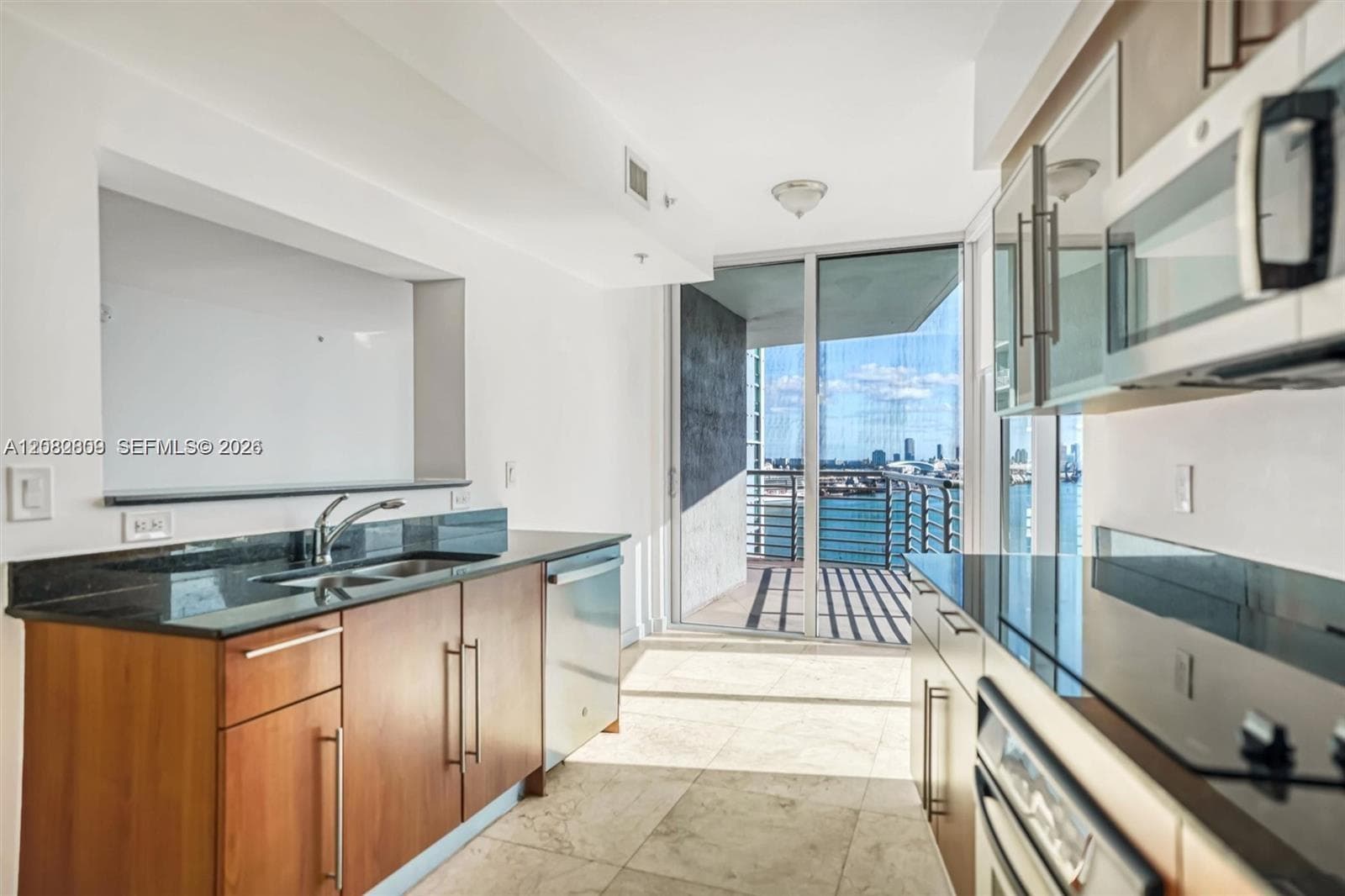 325 NE Biscayne Blvd # 1923, Miami, FL 33131 photo 7