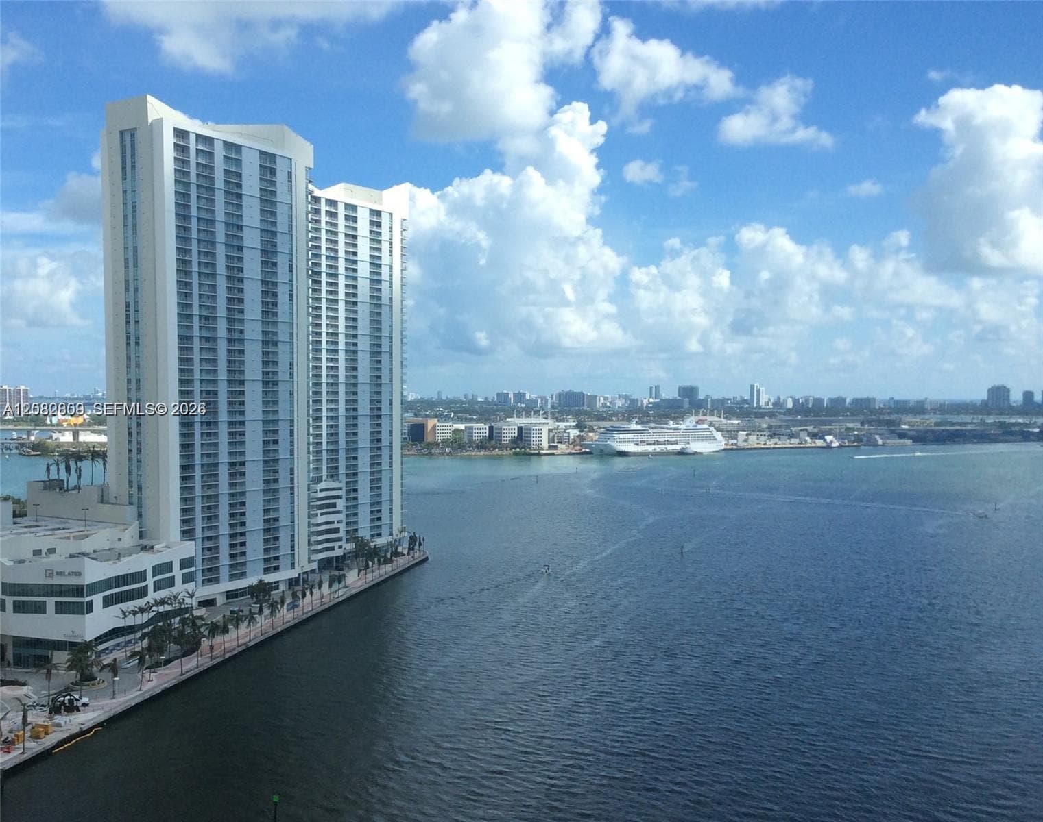 325 NE Biscayne Blvd # 1923, Miami, FL 33131