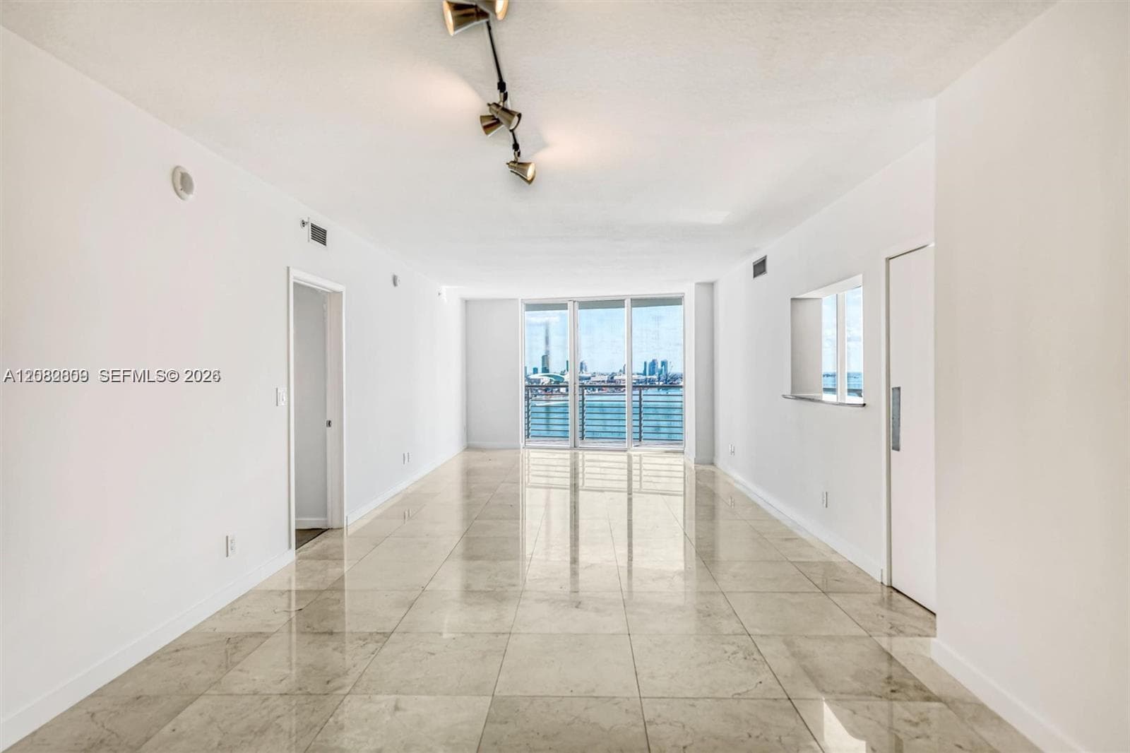 325 NE Biscayne Blvd # 1923, Miami, FL 33131 photo 5