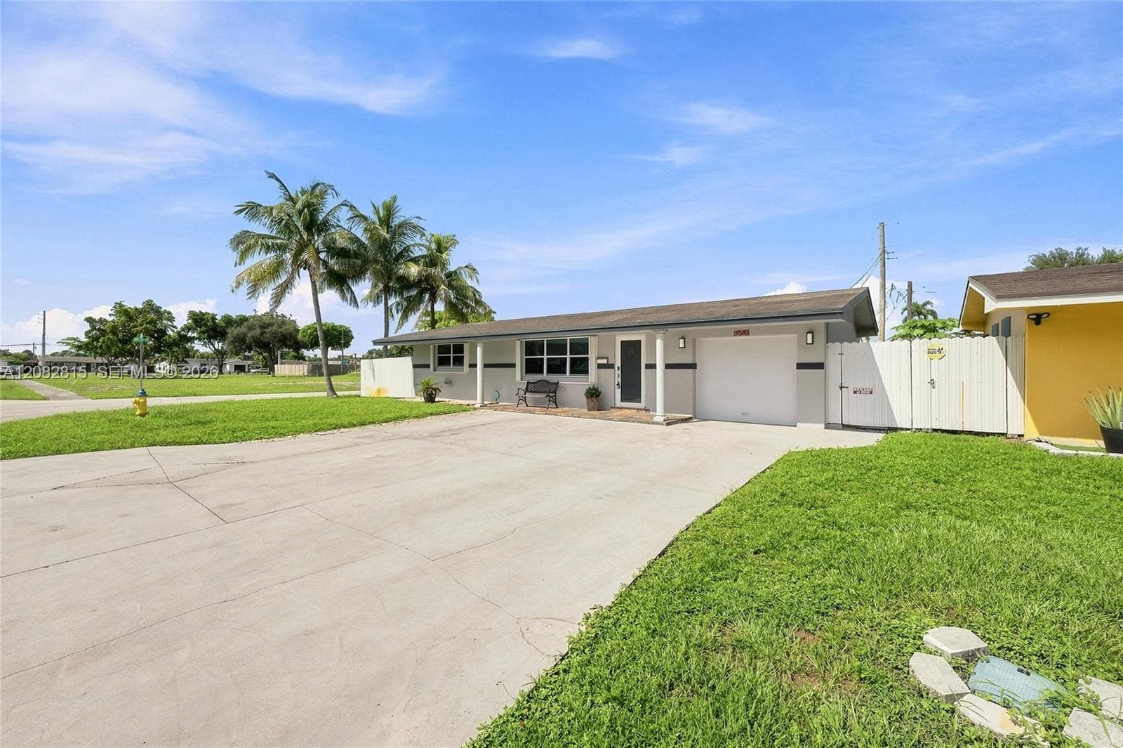 1000 NW 76th Ter, Pembroke Pines, FL 33024